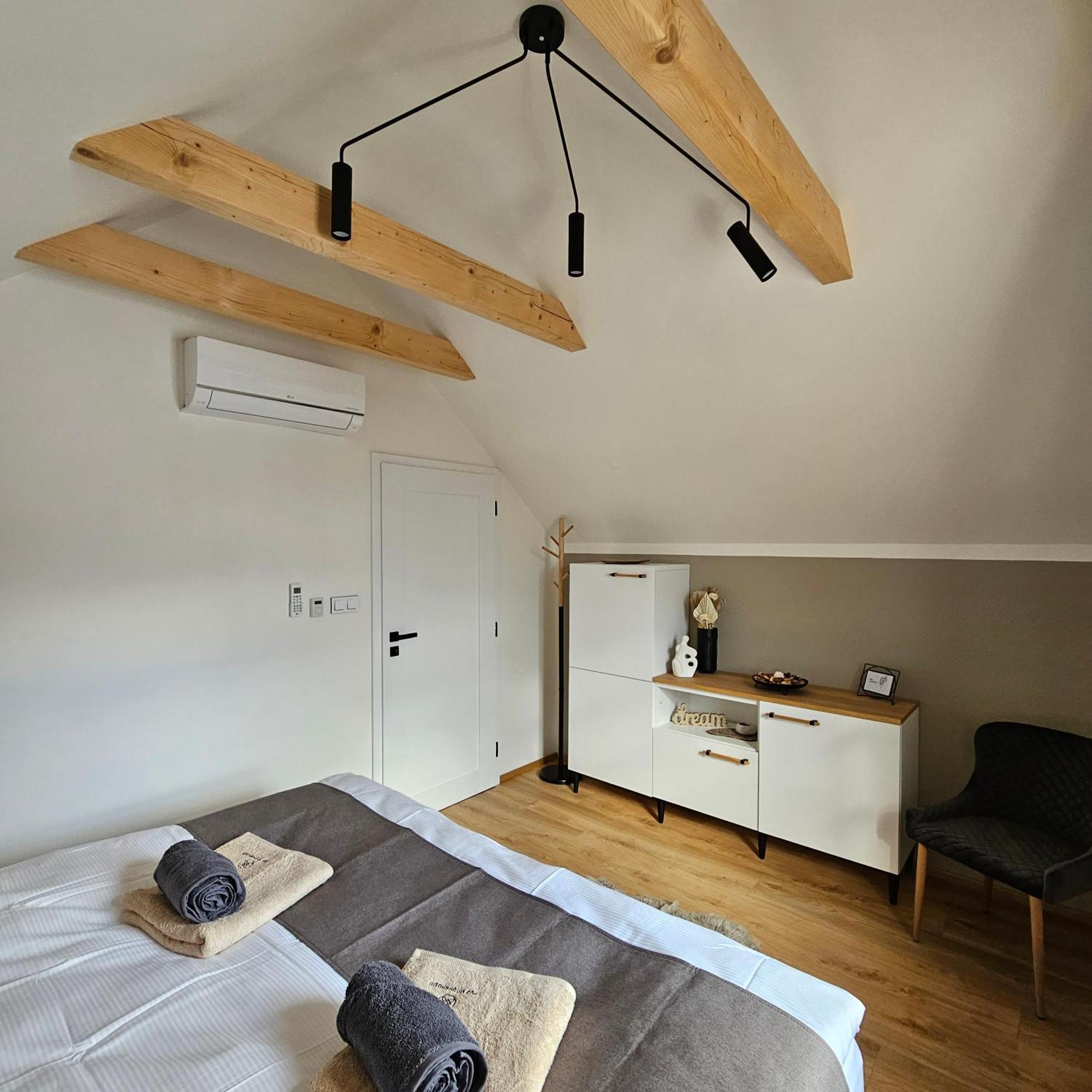 Pod Vinohradem - & Vinne Sklepy Apartment Mutenice
